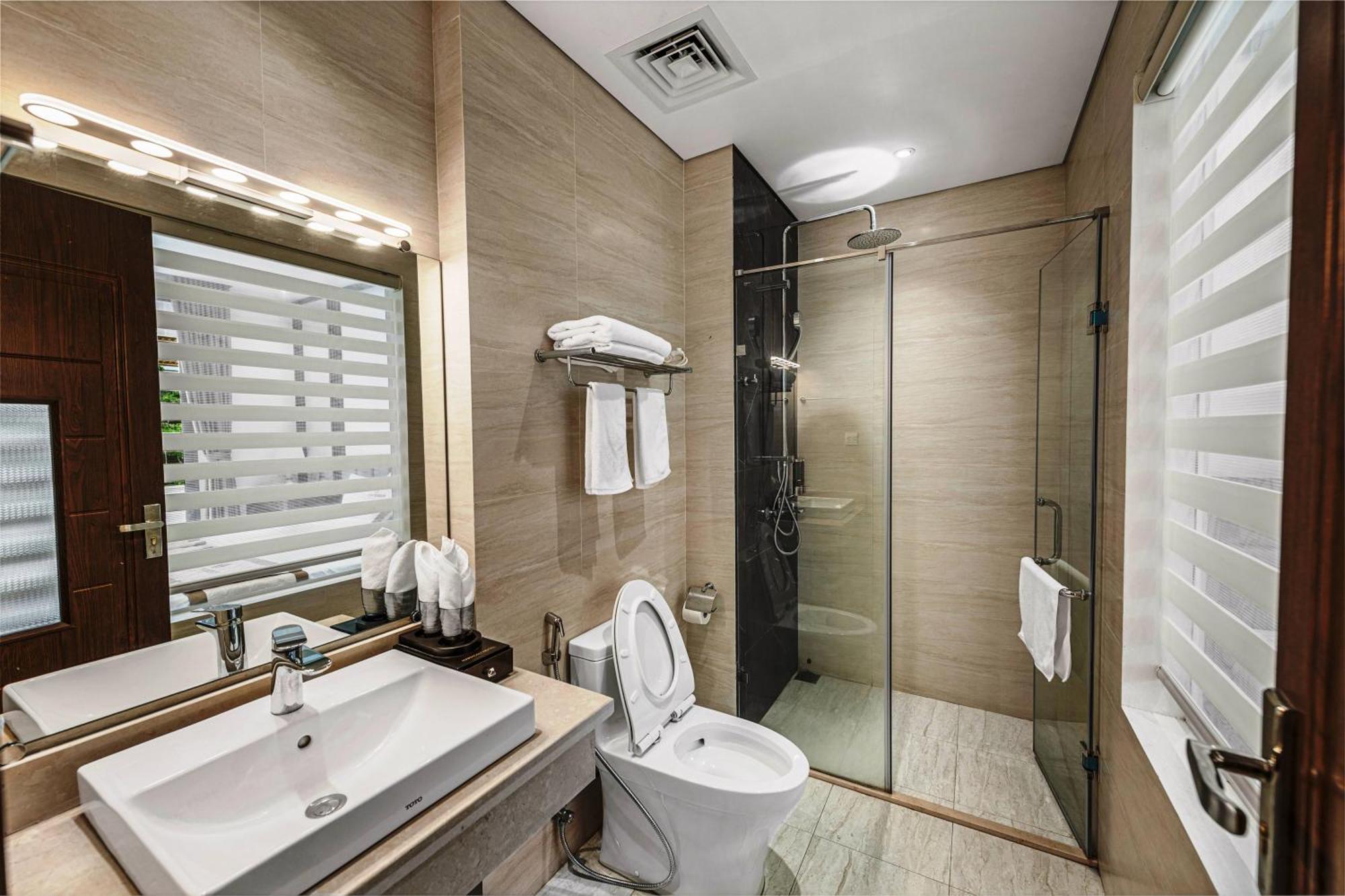 Harmony Halong Hotel Ха Лонг Екстериор снимка